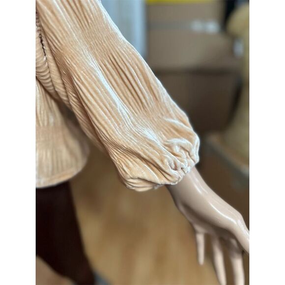 Forever 21 Womens Blouse  XL Beige Velvet  Button-Up Collared Relaxed Cropped - Picture 4 of 9